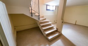 Walk-Up-Basement-vs-Walkout
