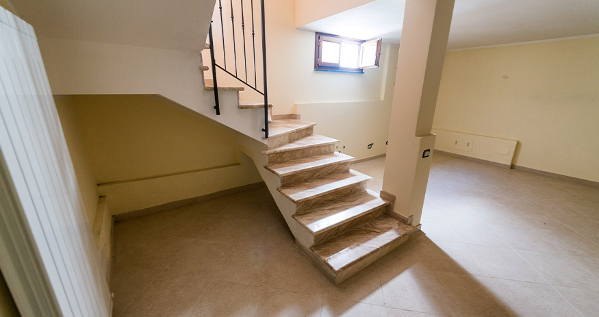 Walk-Up-Basement-vs-Walkout